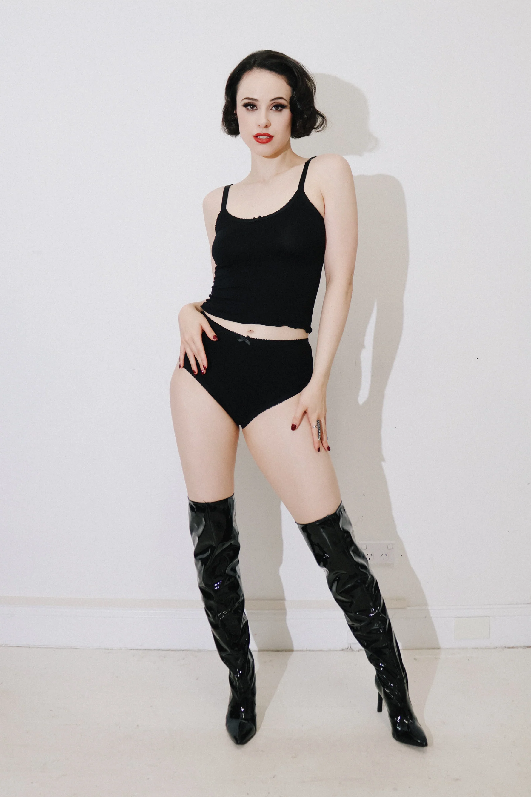 Kim Singlet Black Modal Jersey - Image 8