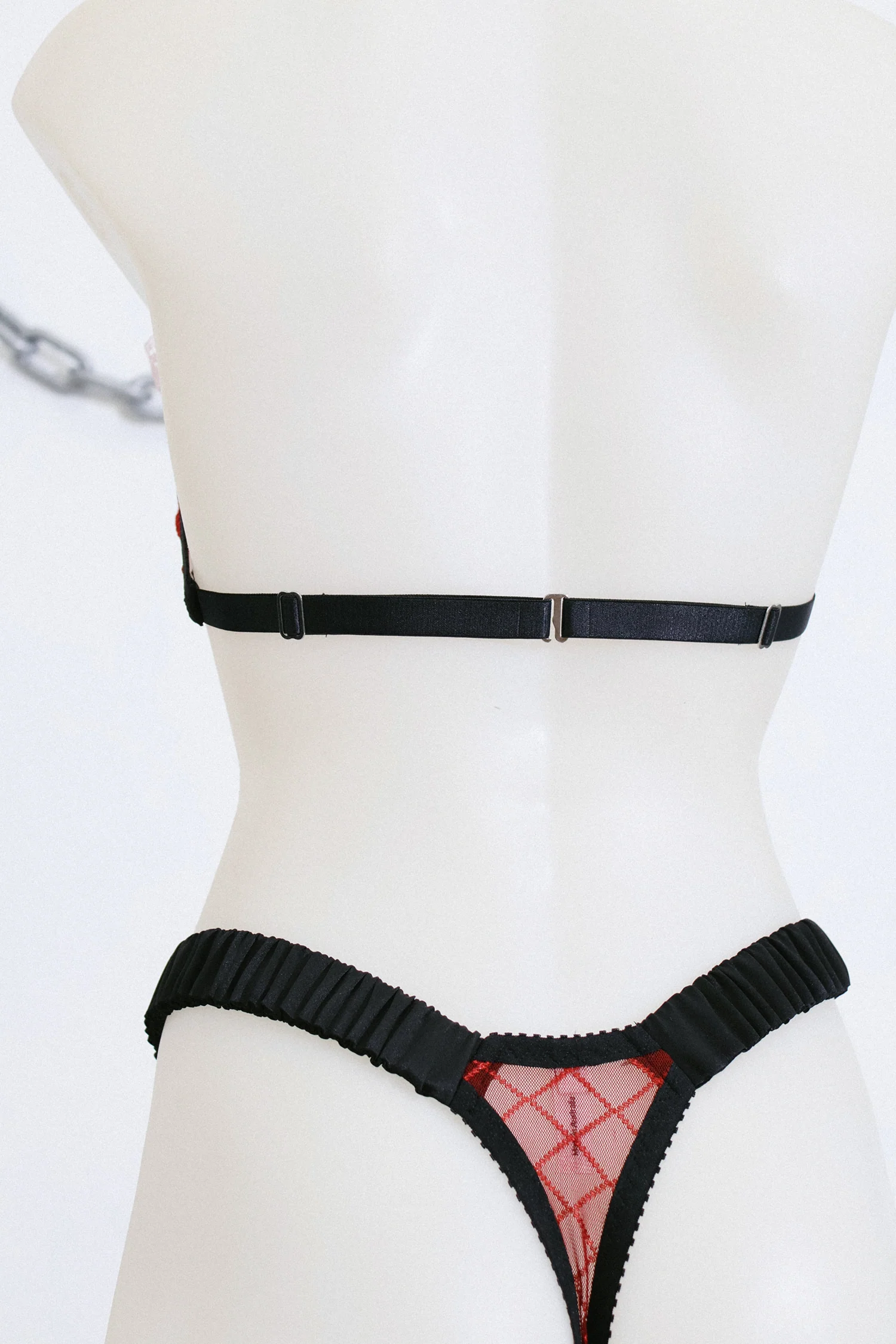 Scrunch Side Thong Red Mesh and Black Silk - Image 4